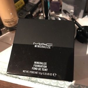 NWB Mac Cosmetics Mineralize Foundation NC42